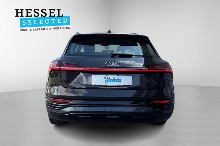 Brun Audi Q8 e-tron fra 2023