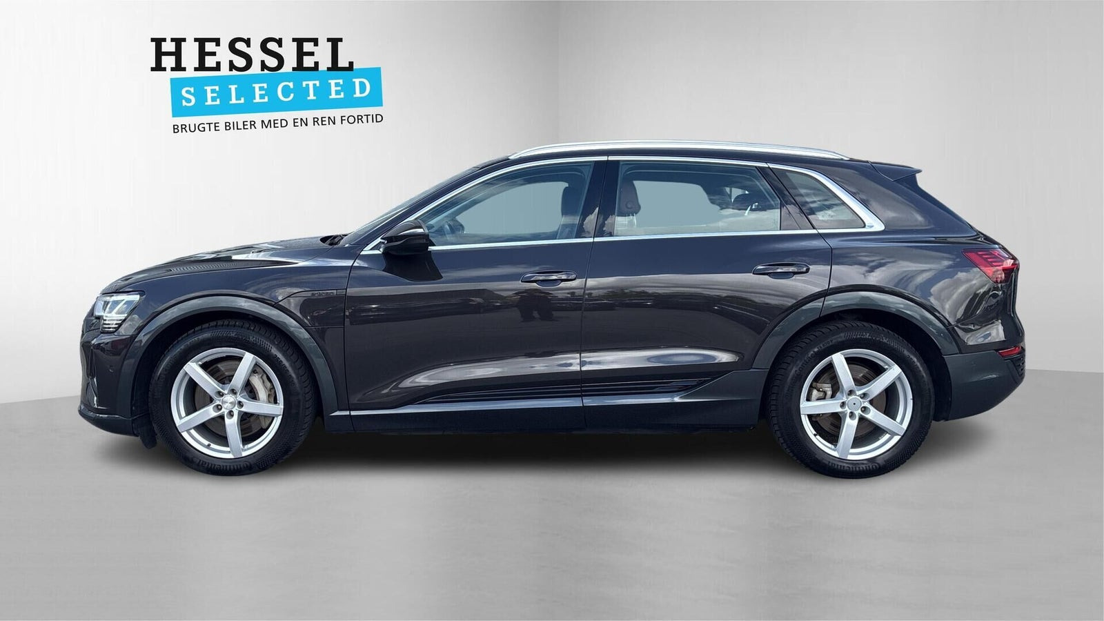 Brun Audi Q8 e-tron fra 2023