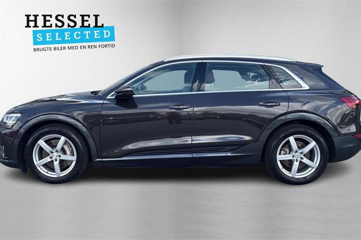 Brun Audi Q8 e-tron fra 2023