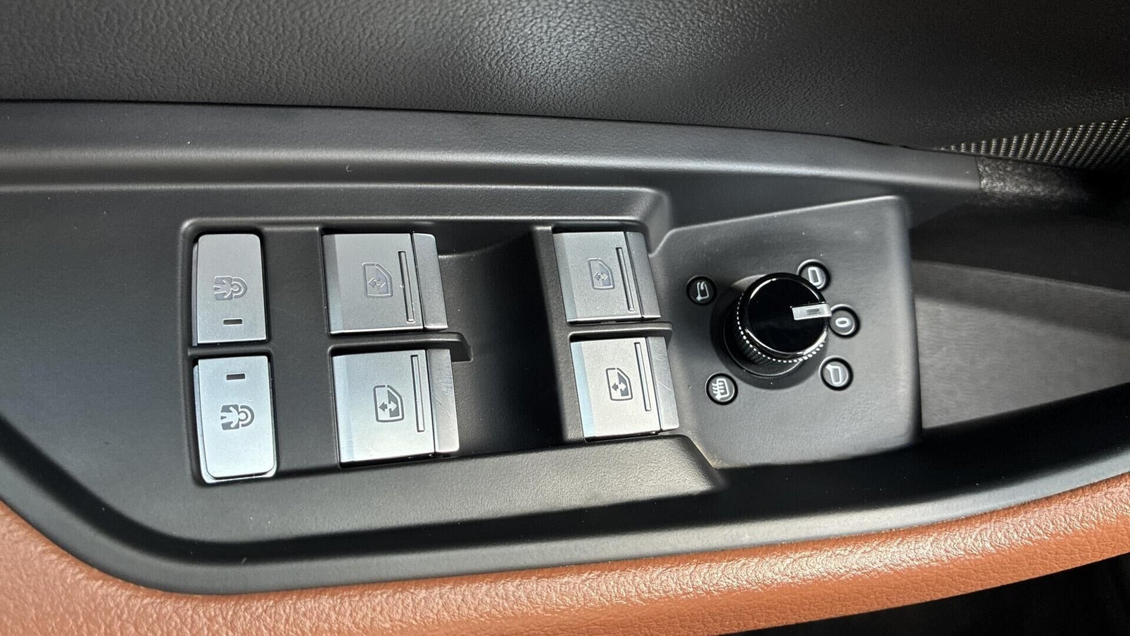 Brun Audi Q8 e-tron fra 2023