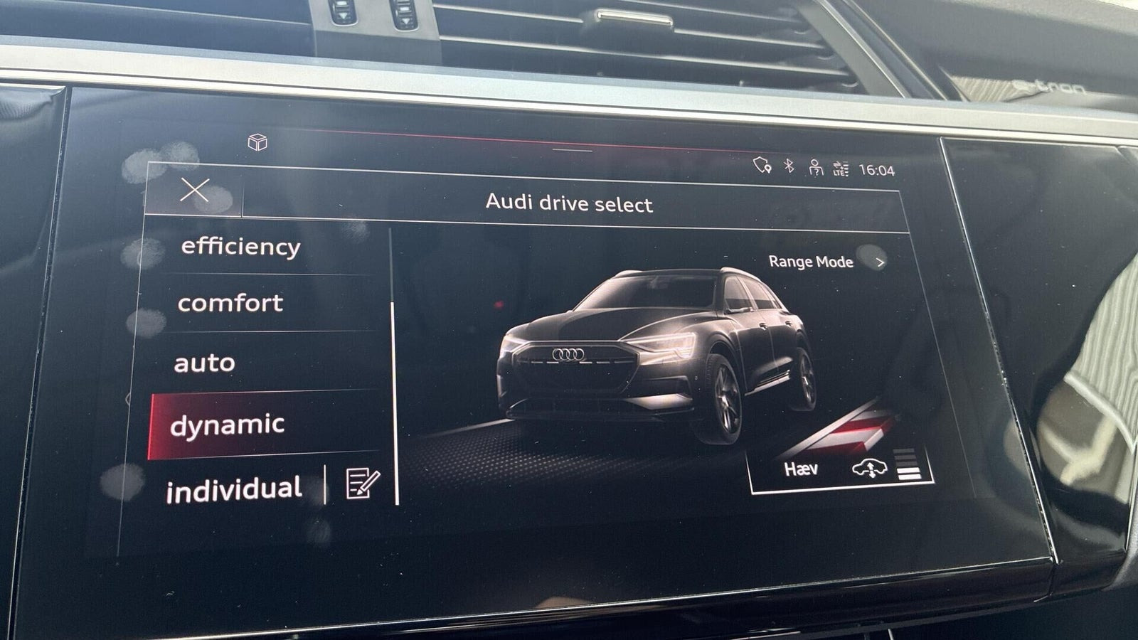 Brun Audi Q8 e-tron fra 2023