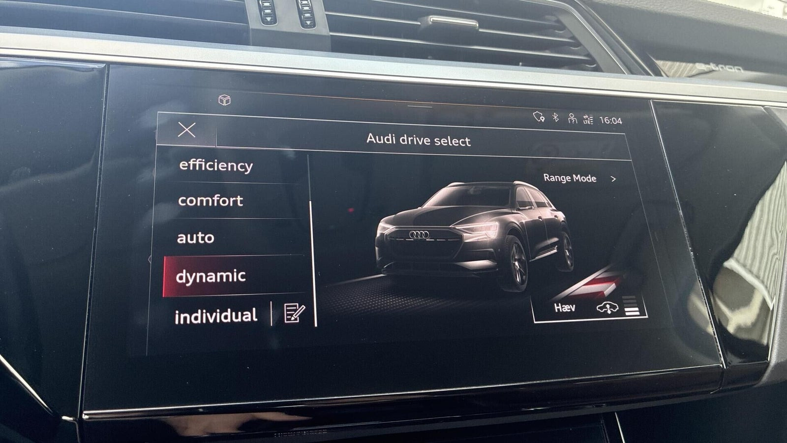 Brun Audi Q8 e-tron fra 2023