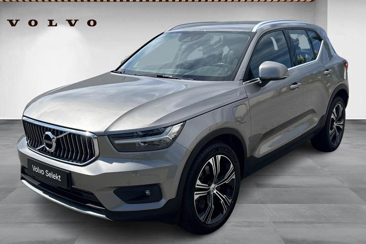 Grå Volvo XC40 fra 2021
