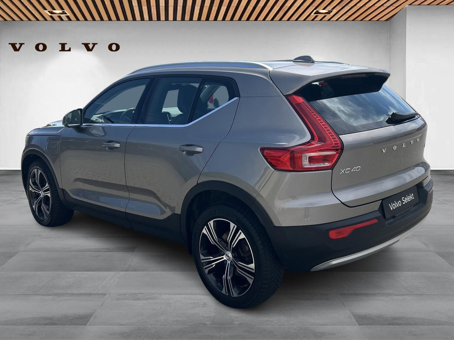Grå Volvo XC40 fra 2021