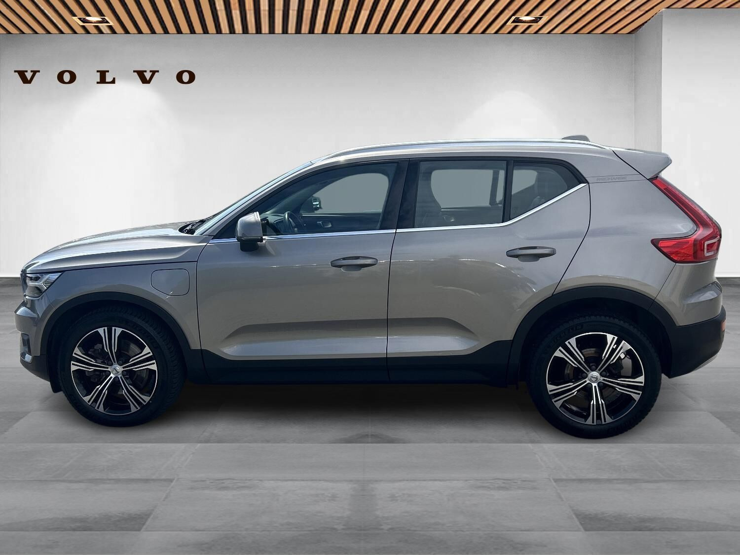 Grå Volvo XC40 fra 2021