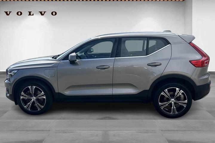 Grå Volvo XC40 fra 2021