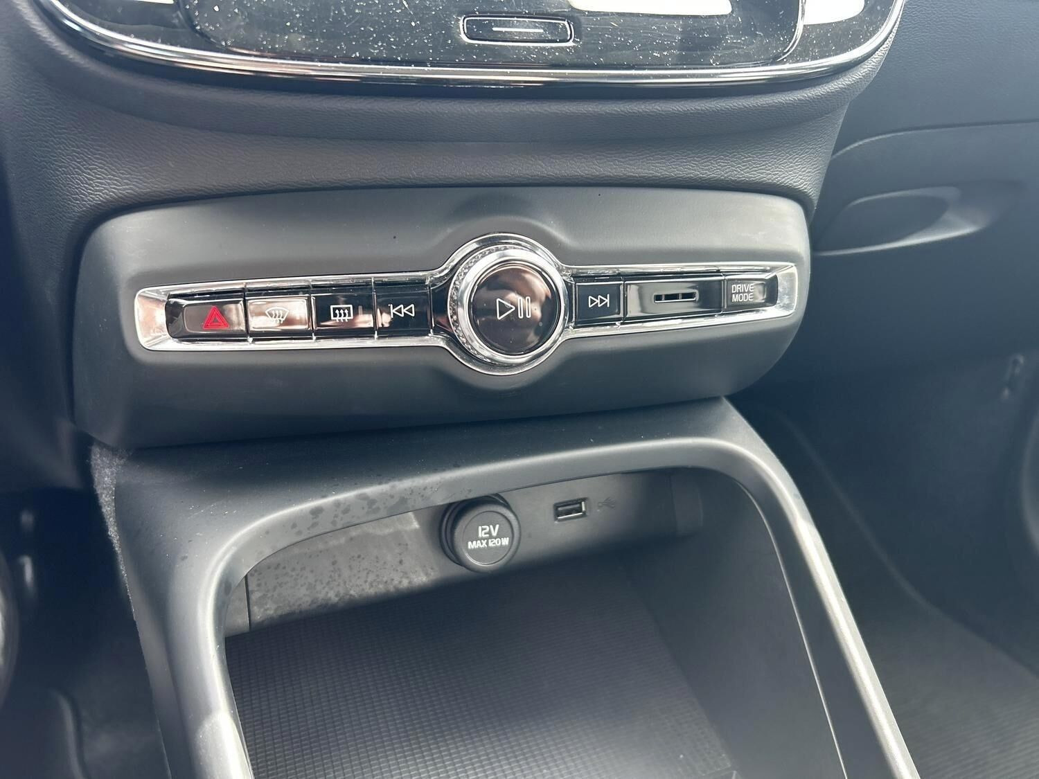 Grå Volvo XC40 fra 2021
