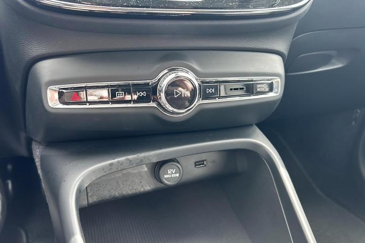 Grå Volvo XC40 fra 2021