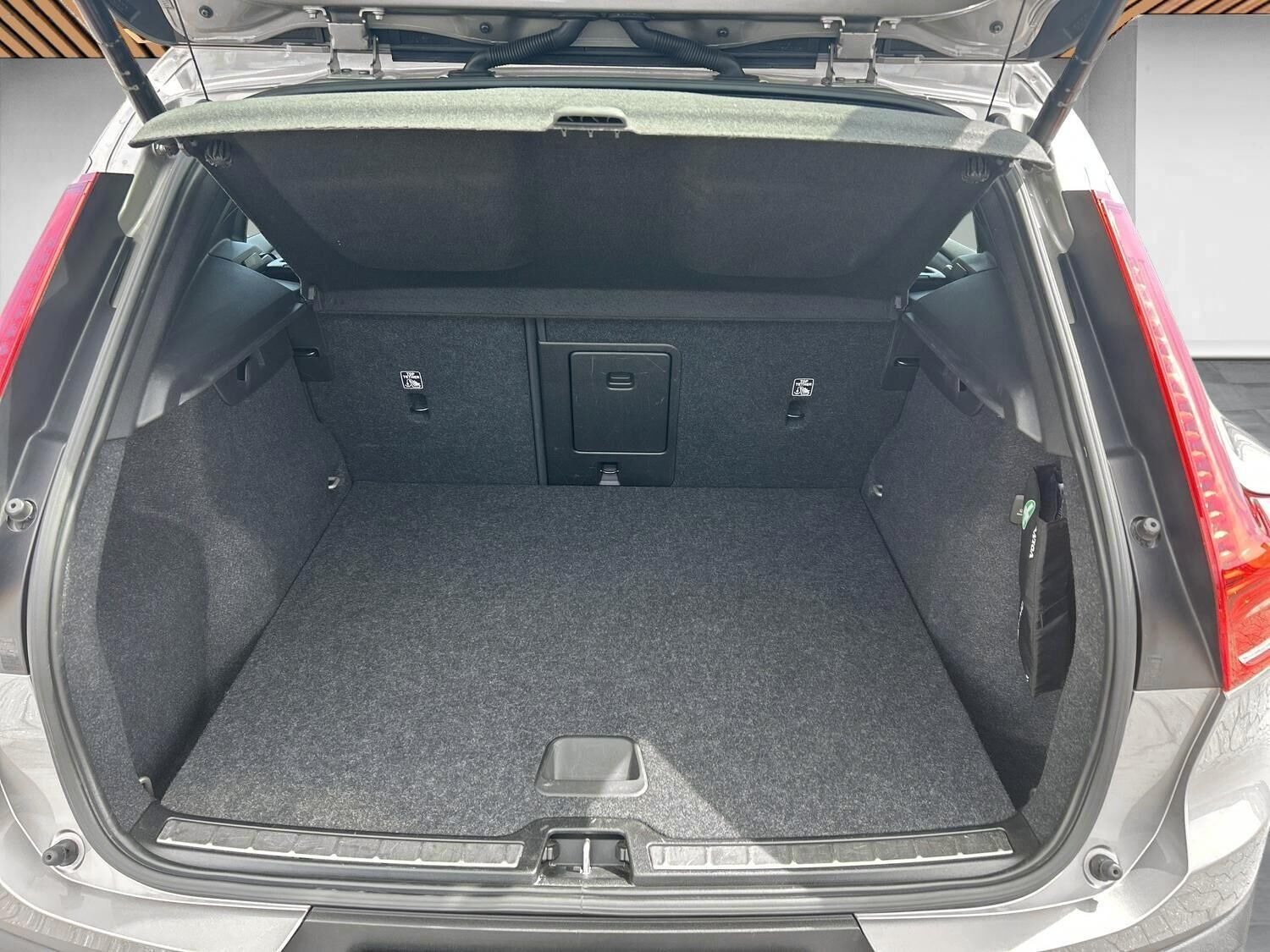 Grå Volvo XC40 fra 2021