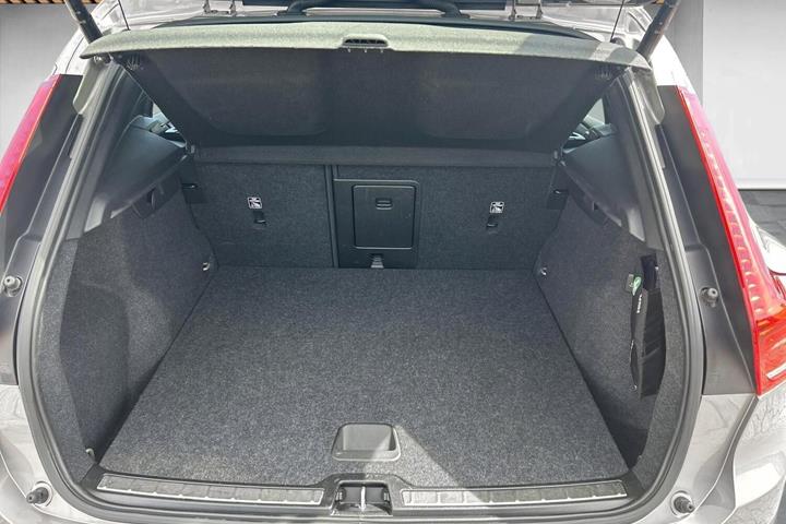 Grå Volvo XC40 fra 2021