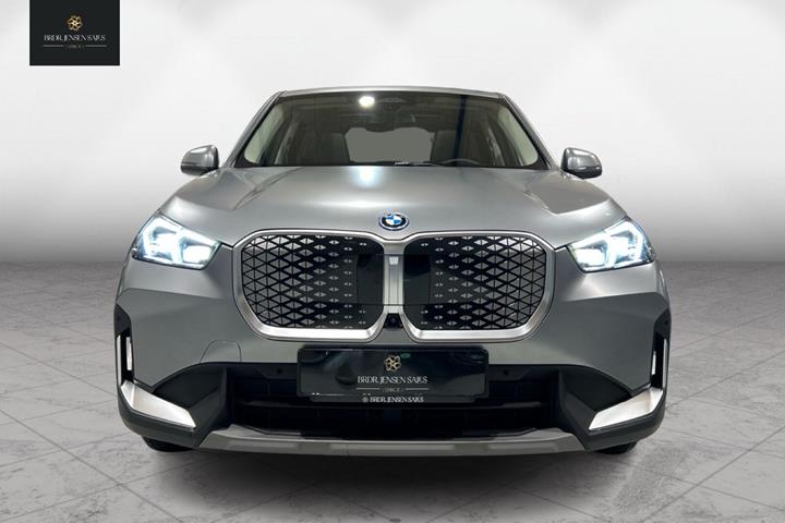 Grå BMW iX1 fra 2024