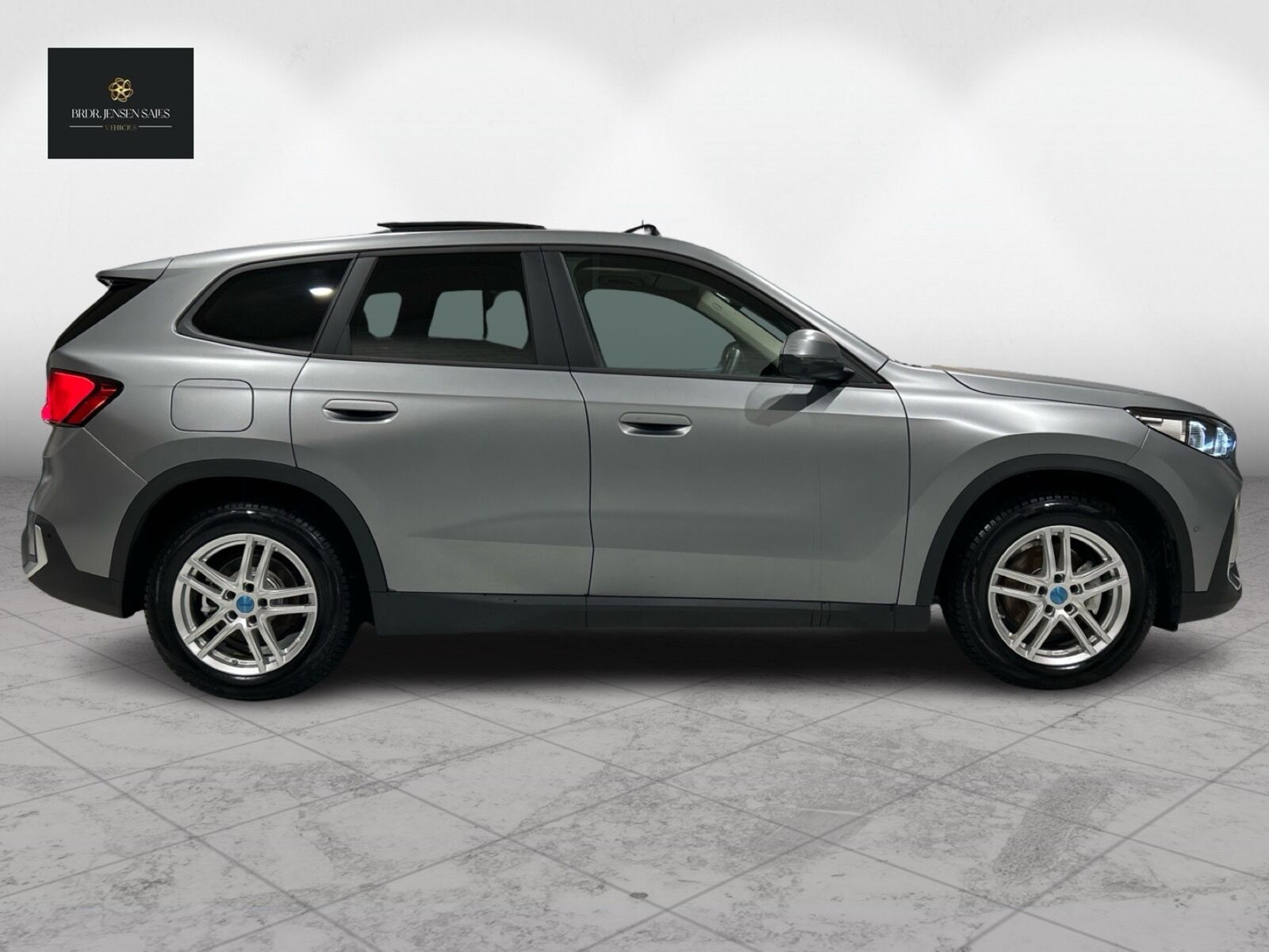 Grå BMW iX1 fra 2024