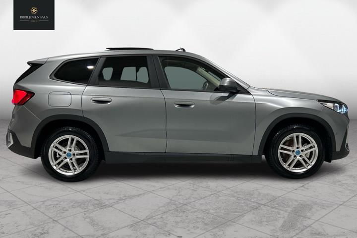 Grå BMW iX1 fra 2024