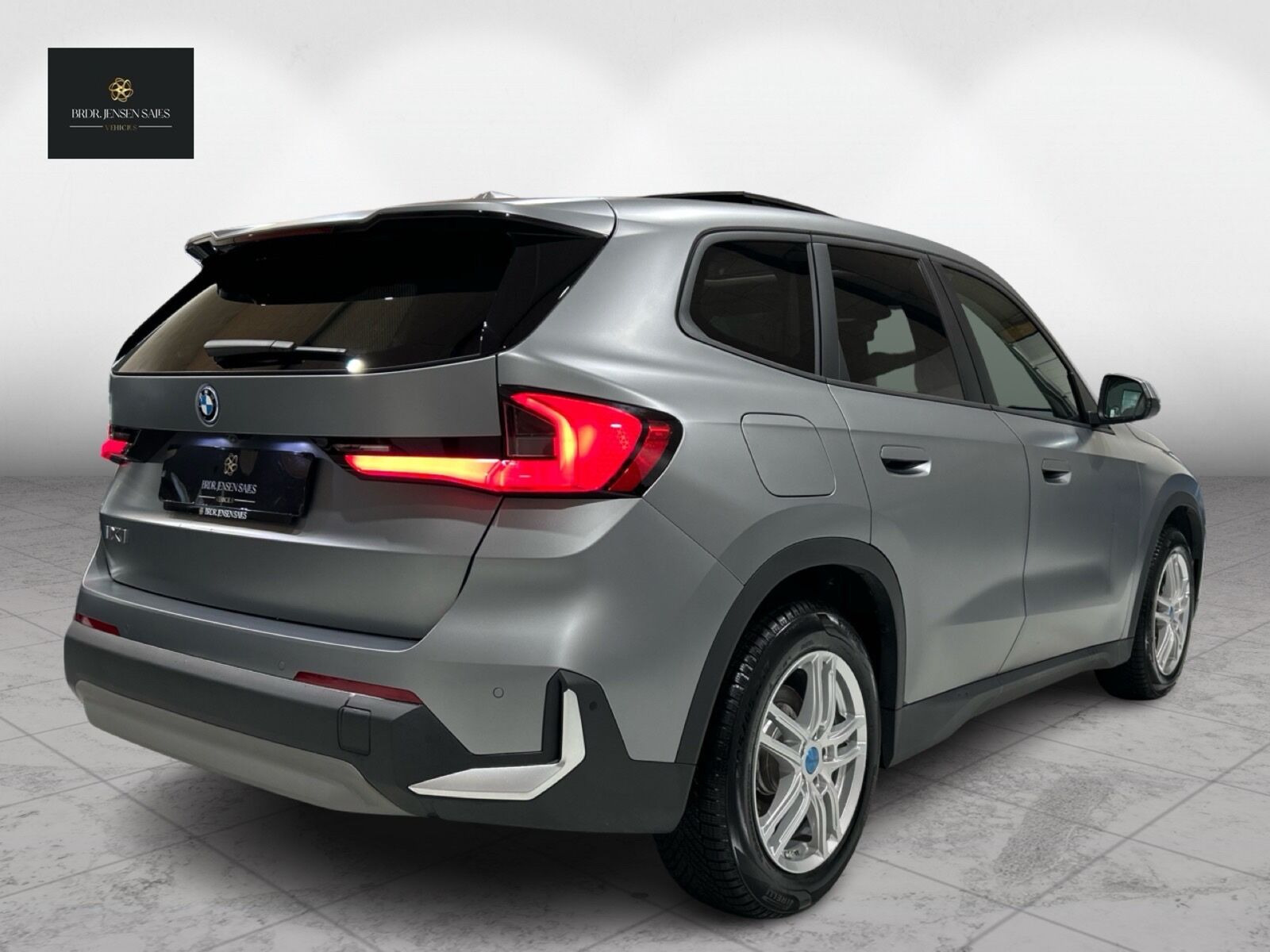 Grå BMW iX1 fra 2024