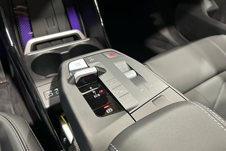 Grå BMW iX1 fra 2024