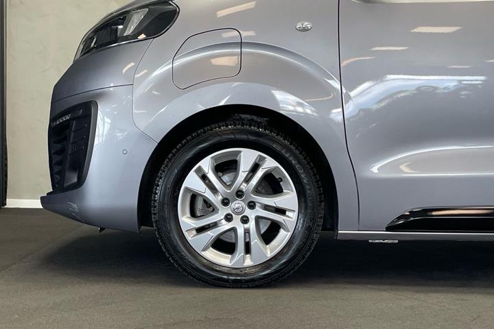 Grå Opel Zafira-e Life fra 2022