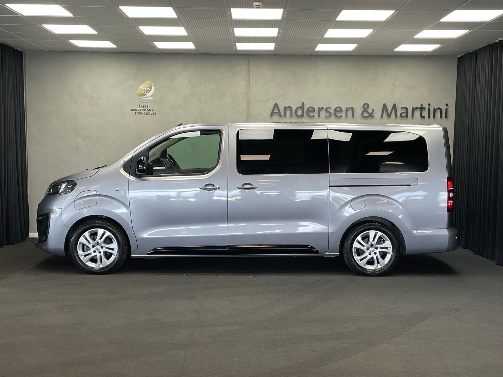 Grå Opel Zafira-e Life fra 2022