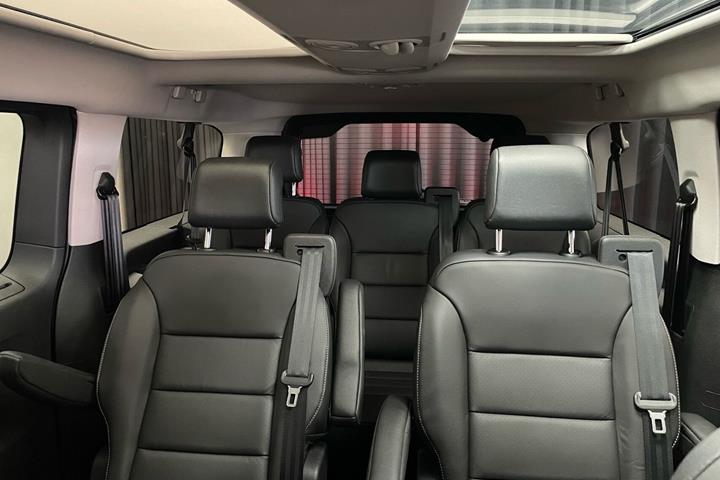 Grå Opel Zafira-e Life fra 2022