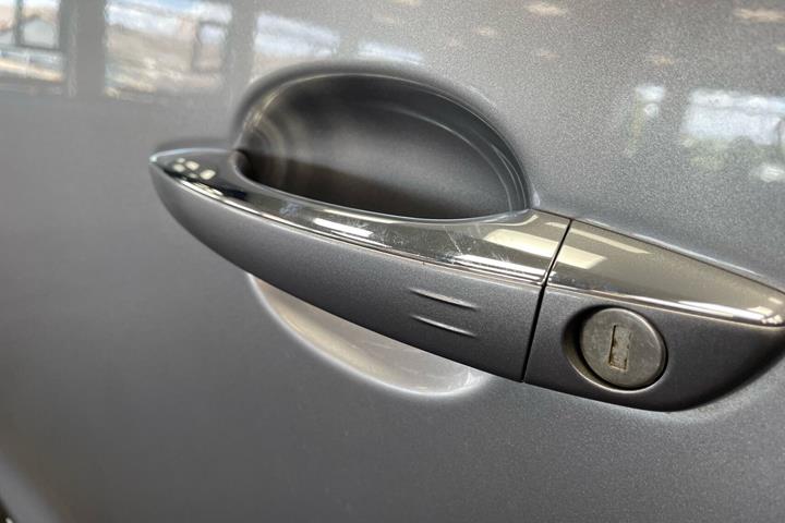 Grå Opel Zafira-e Life fra 2022