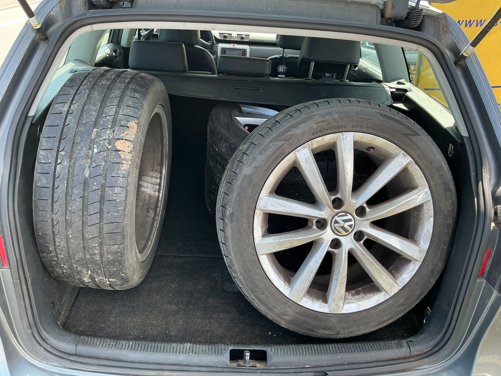 Grå VW Passat fra 2006