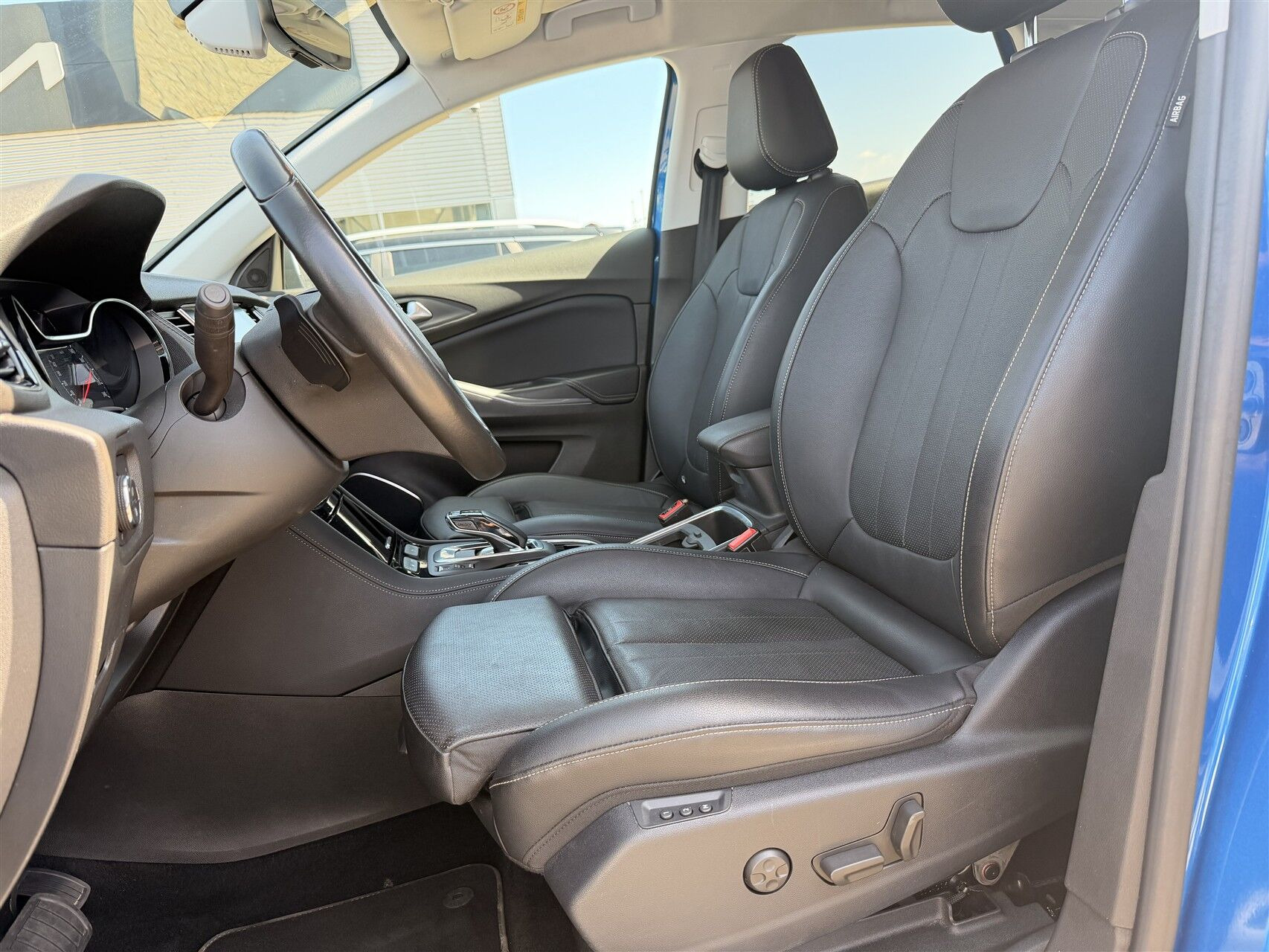 Blå Opel Grandland X fra 2020