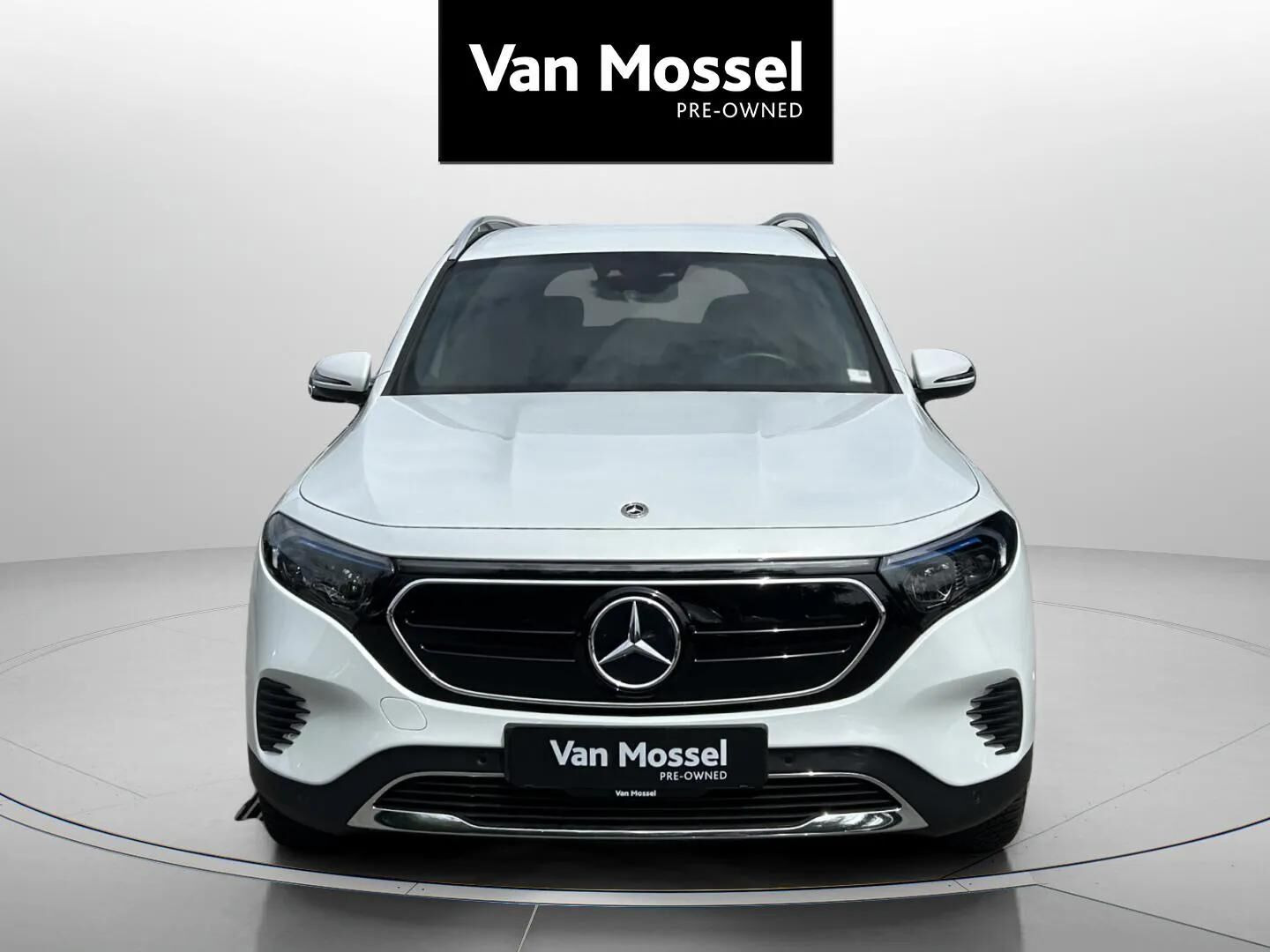 Hvid Mercedes EQB 250 fra 2024