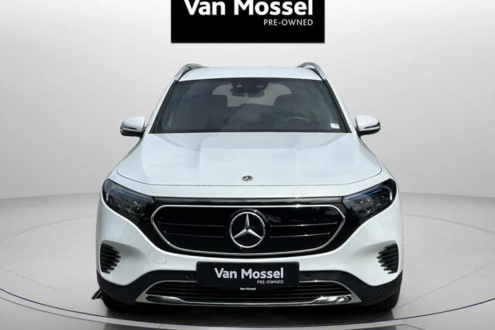 Hvid Mercedes EQB 250 fra 2024