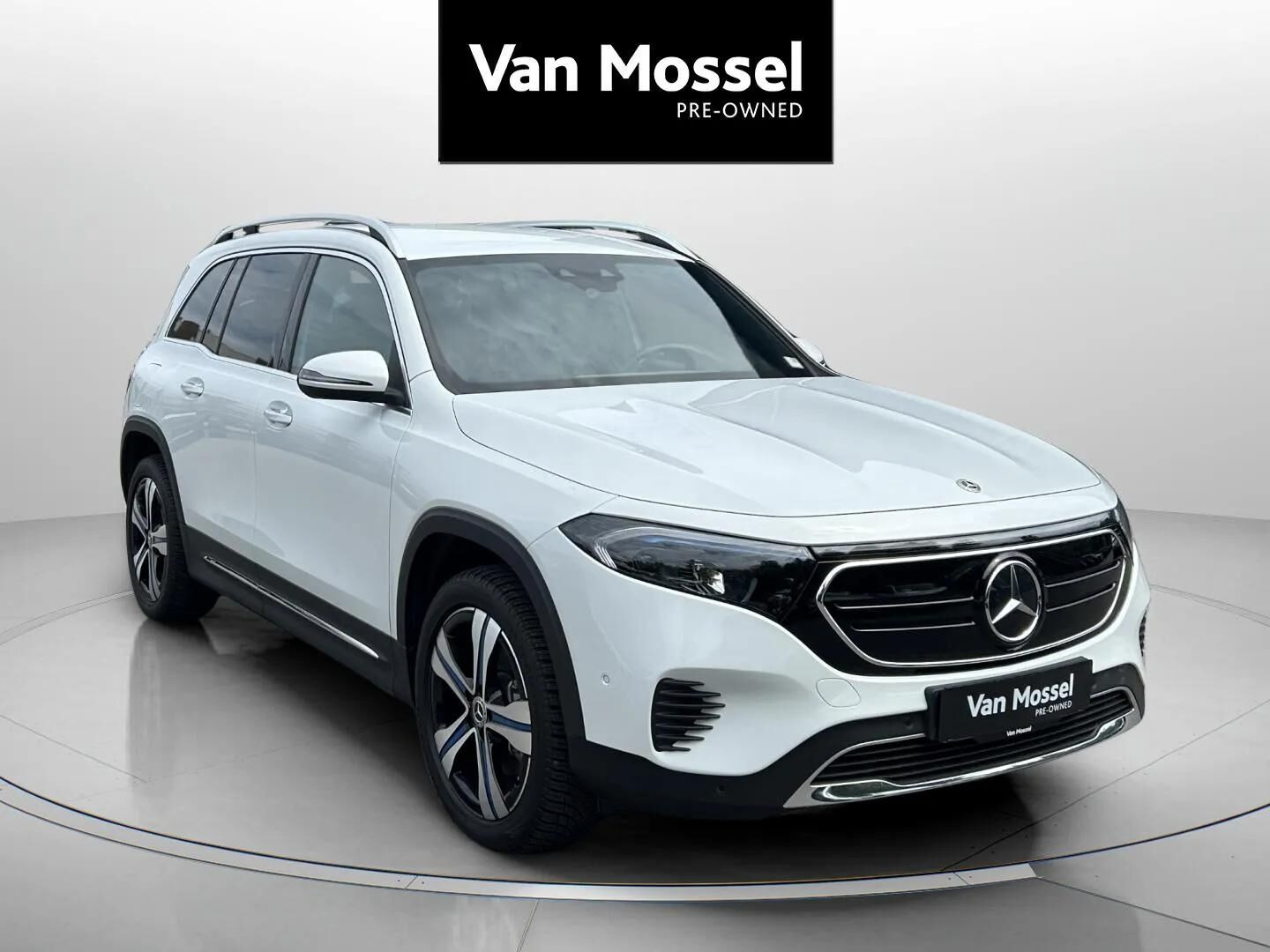 Hvid Mercedes EQB 250 fra 2024