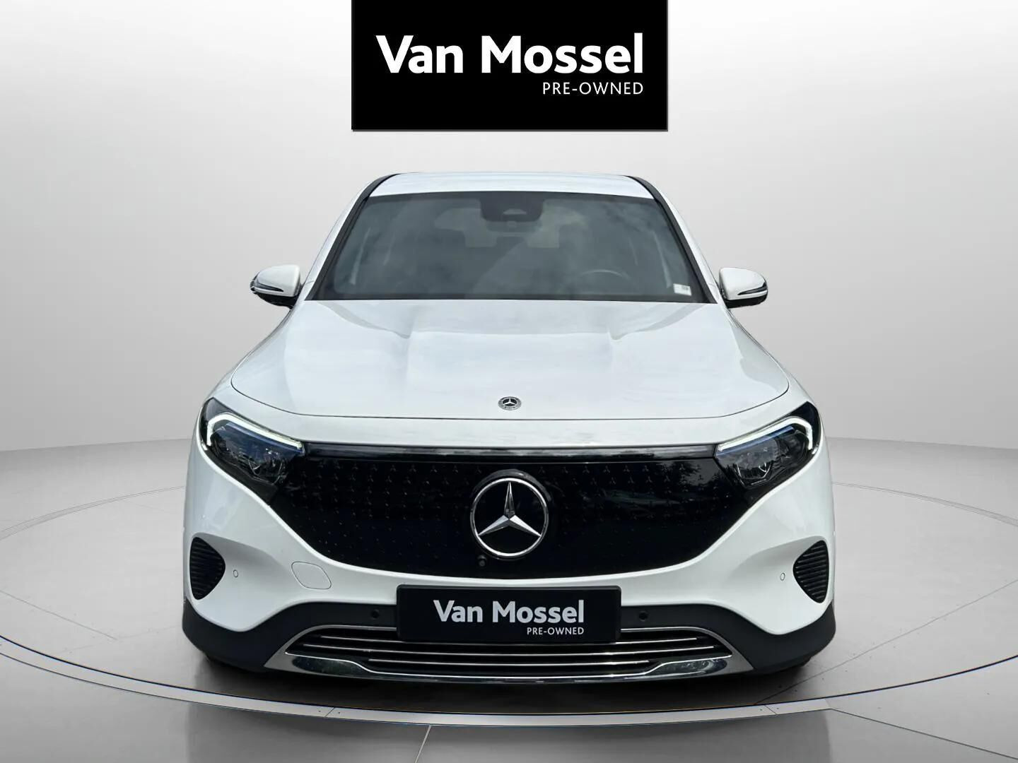 Hvid Mercedes EQB 250+ fra 2024