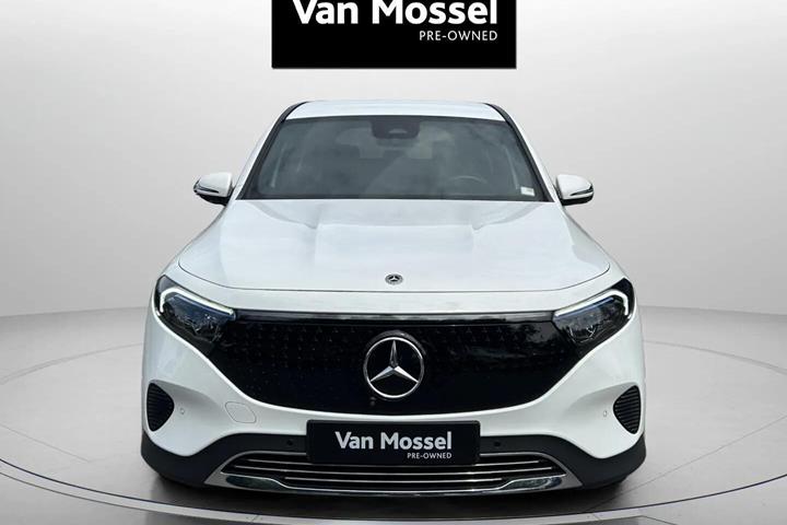 Hvid Mercedes EQB 250+ fra 2024