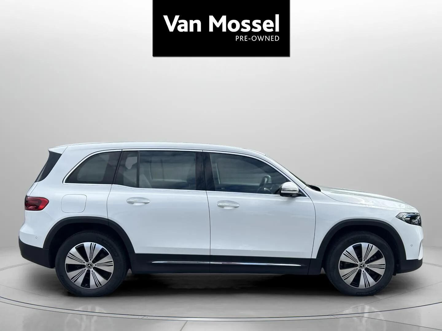 Hvid Mercedes EQB 250+ fra 2024