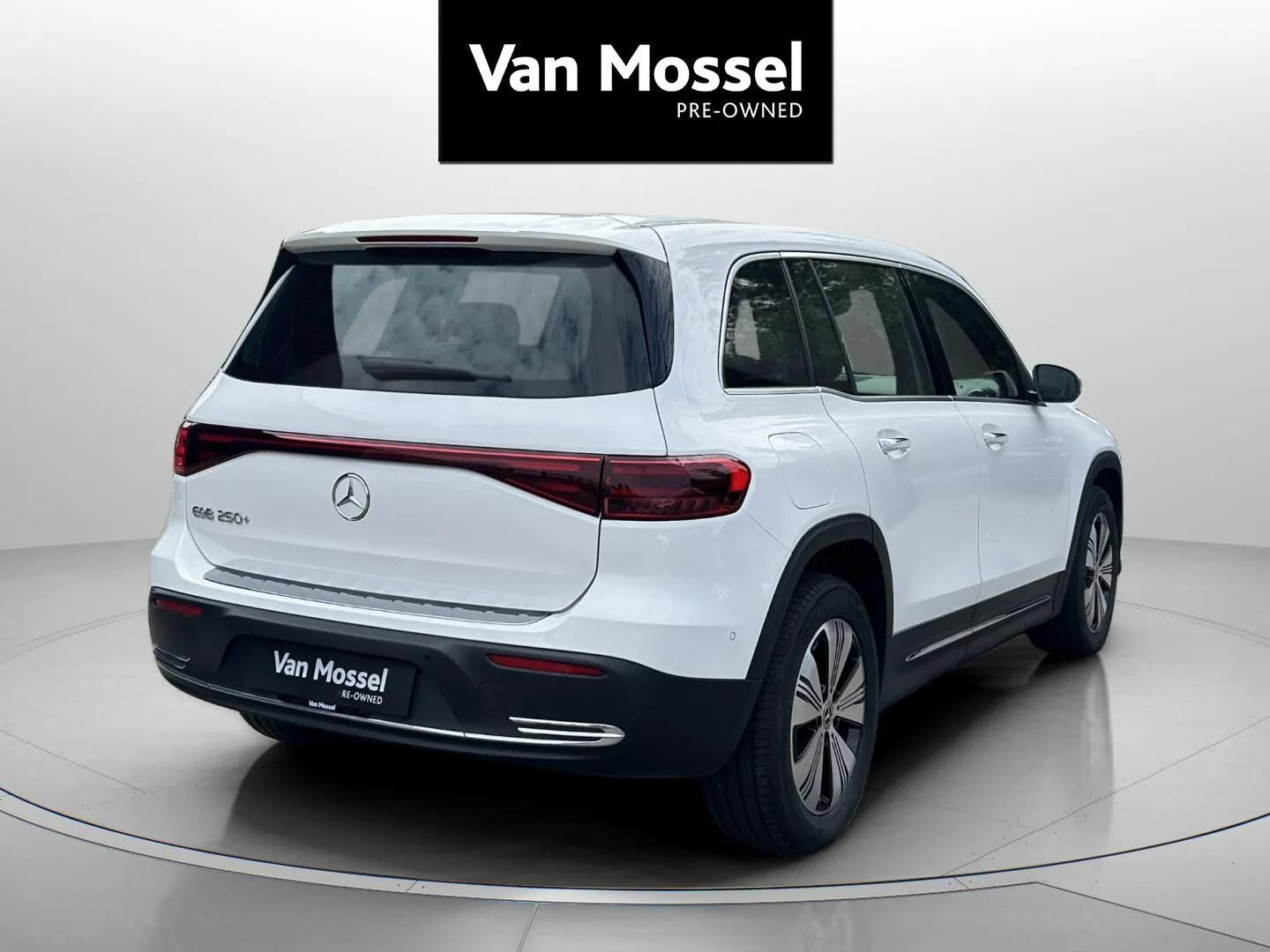 Hvid Mercedes EQB 250+ fra 2024