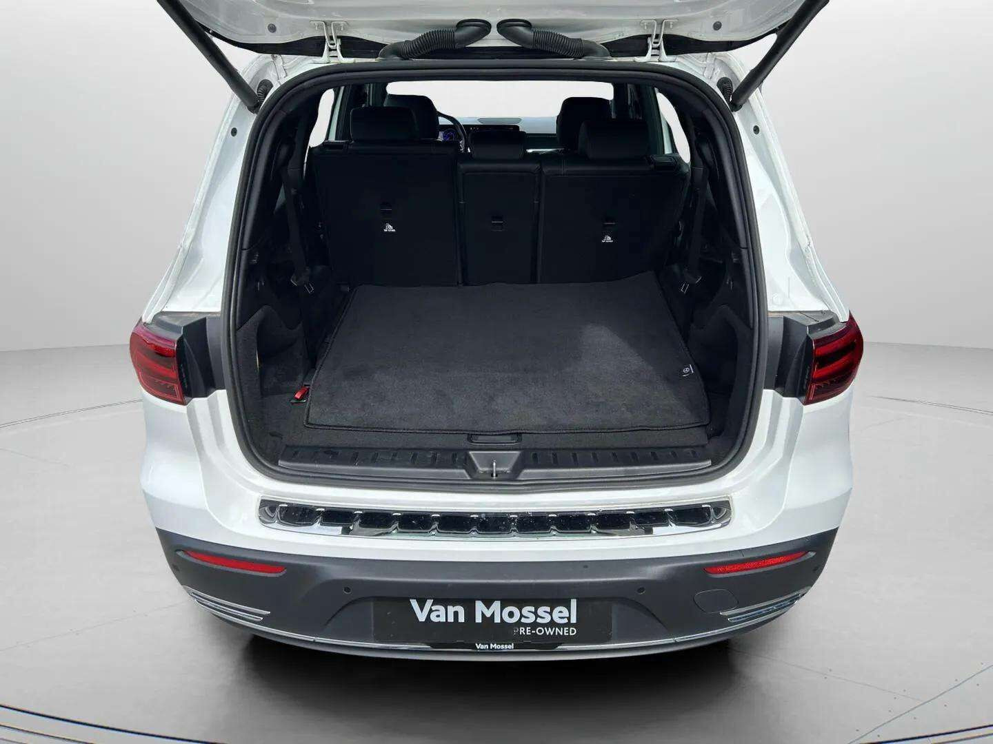 Hvid Mercedes EQB 250+ fra 2024