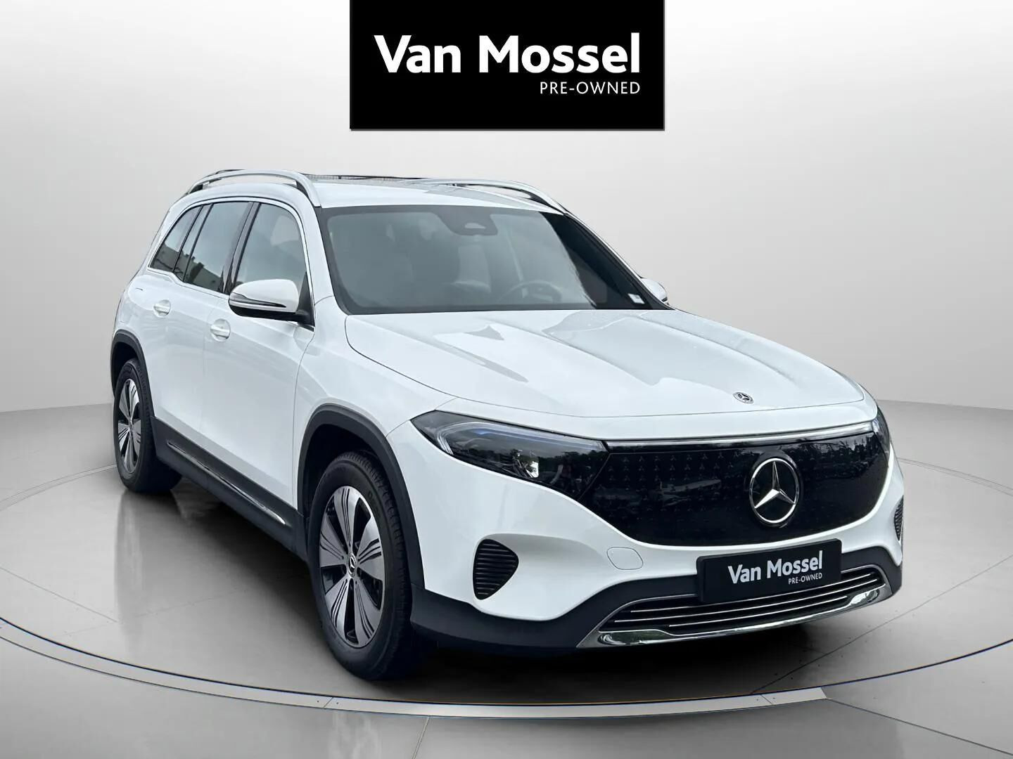 Hvid Mercedes EQB 300 fra 2024