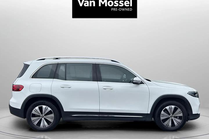 Hvid Mercedes EQB 300 fra 2024
