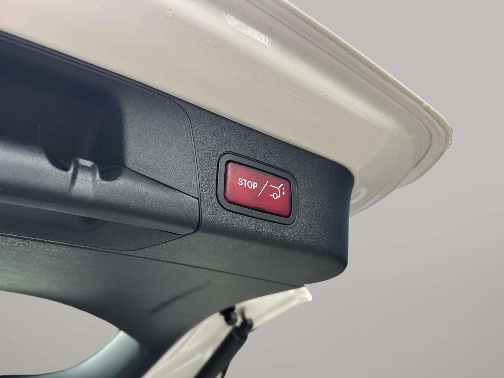 Hvid Mercedes EQB 300 fra 2024