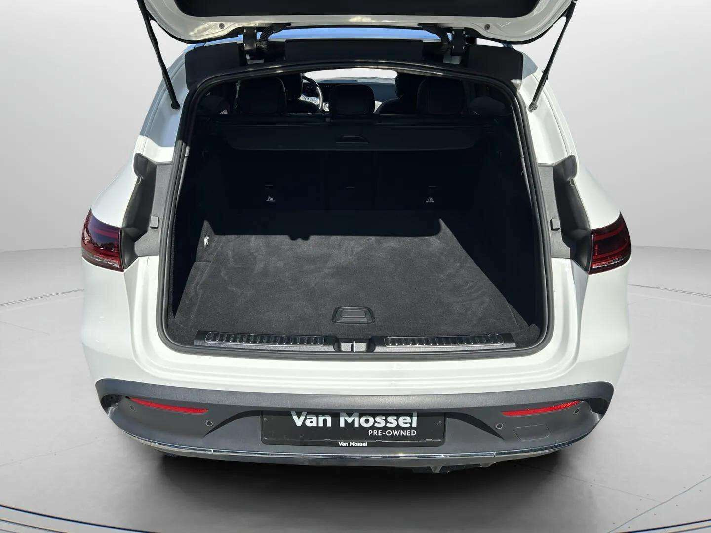 Hvid Mercedes EQC 400 fra 2023