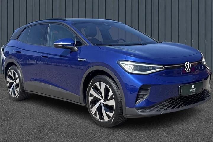 Blå VW ID.4 fra 2022 set udefra