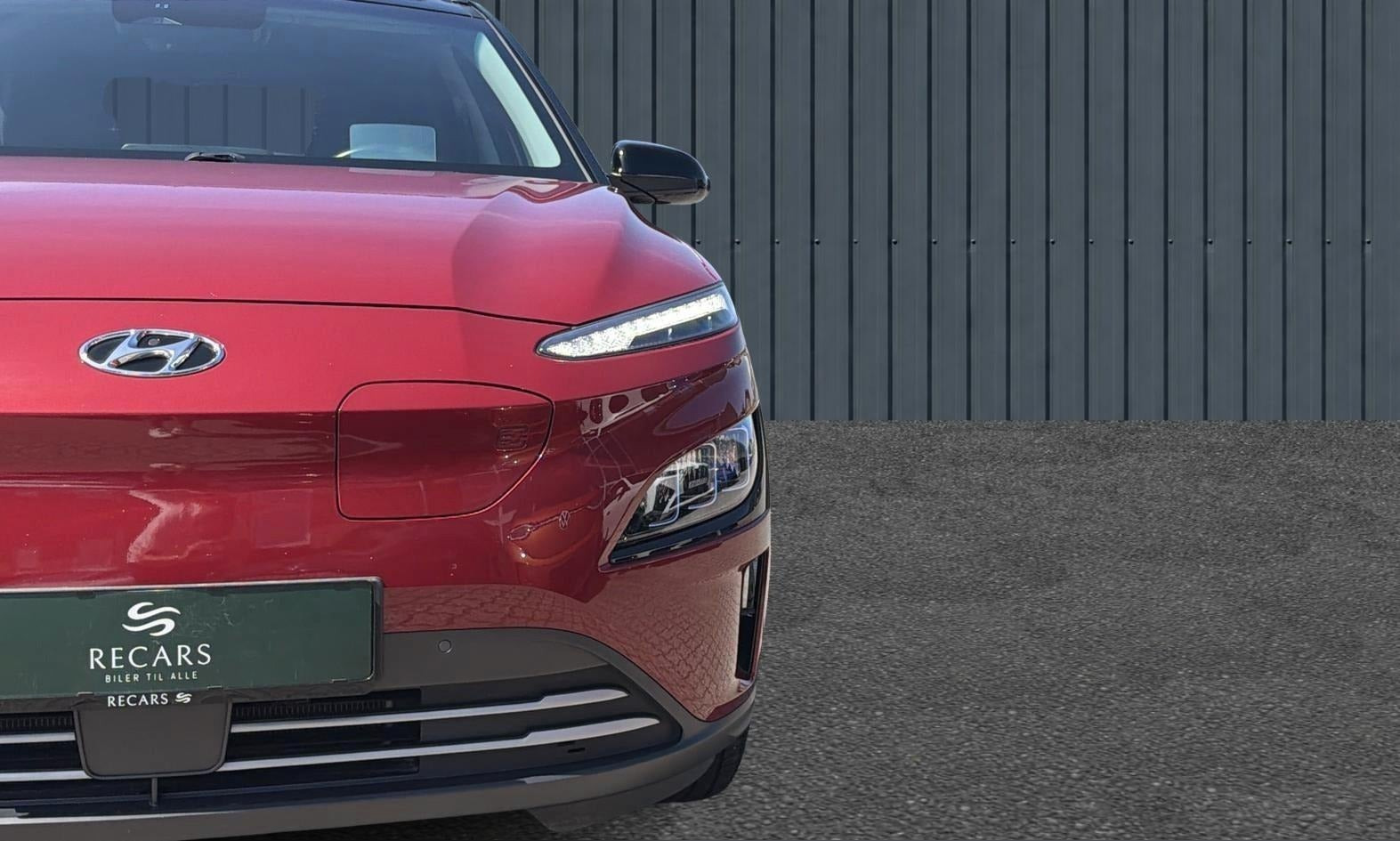 Grå Hyundai Kona fra 2022