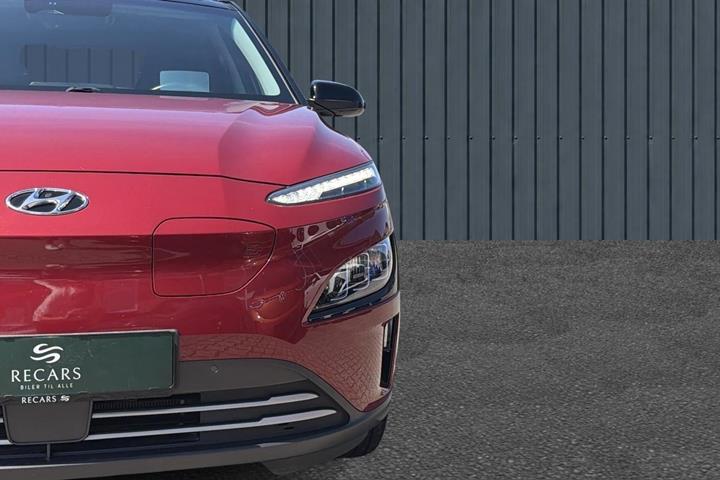 Grå Hyundai Kona fra 2022