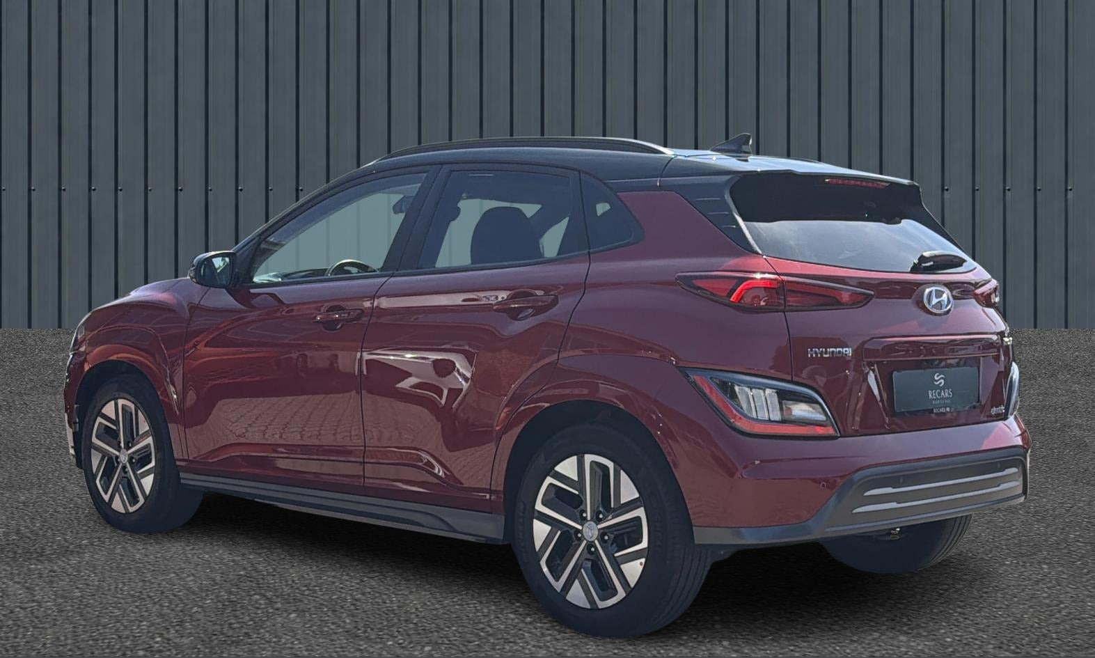 Grå Hyundai Kona fra 2022