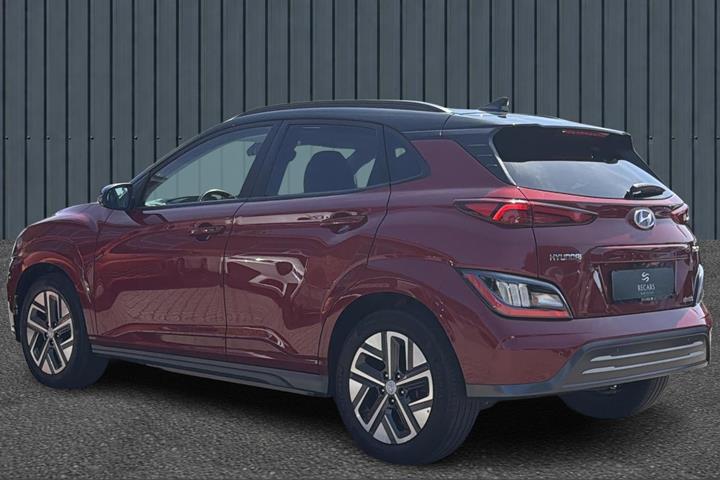 Grå Hyundai Kona fra 2022
