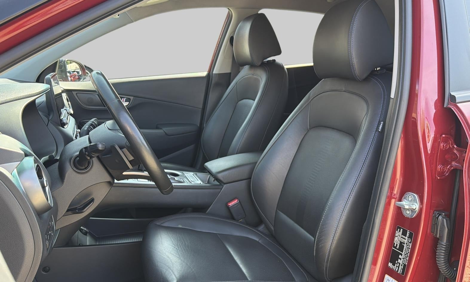 Grå Hyundai Kona fra 2022