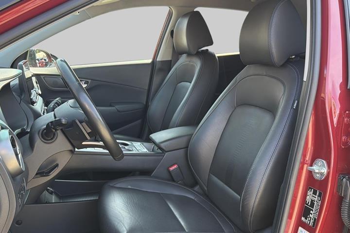 Grå Hyundai Kona fra 2022