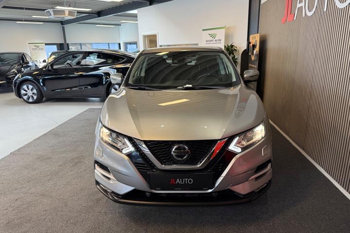 Sølv Nissan Qashqai fra 2019