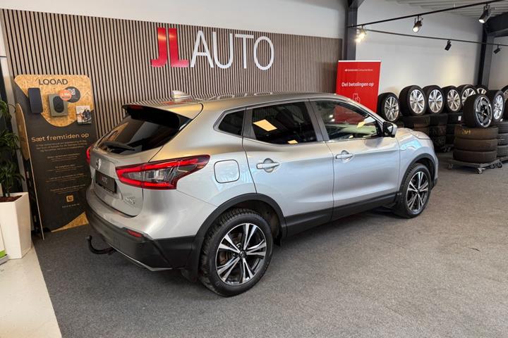 Sølv Nissan Qashqai fra 2019