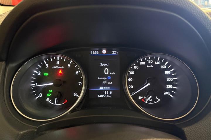 Sølv Nissan Qashqai fra 2019