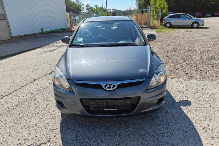 Gul Hyundai i30 fra 2010