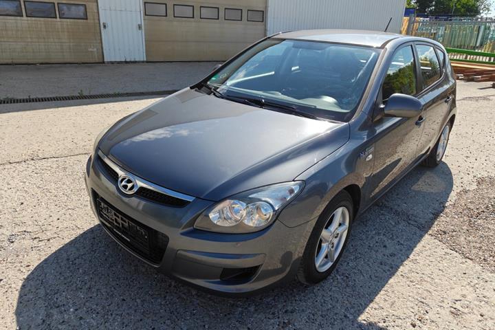 Gul Hyundai i30 fra 2010