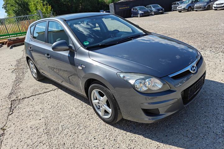 Gul Hyundai i30 fra 2010